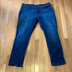 Women’s Medium Wash Jeans